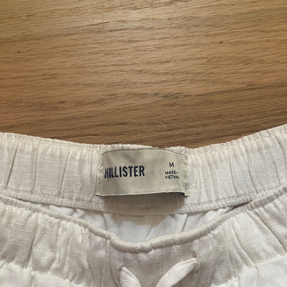 Hollister Women's High Waist White Shorts - Picture 2 of 4